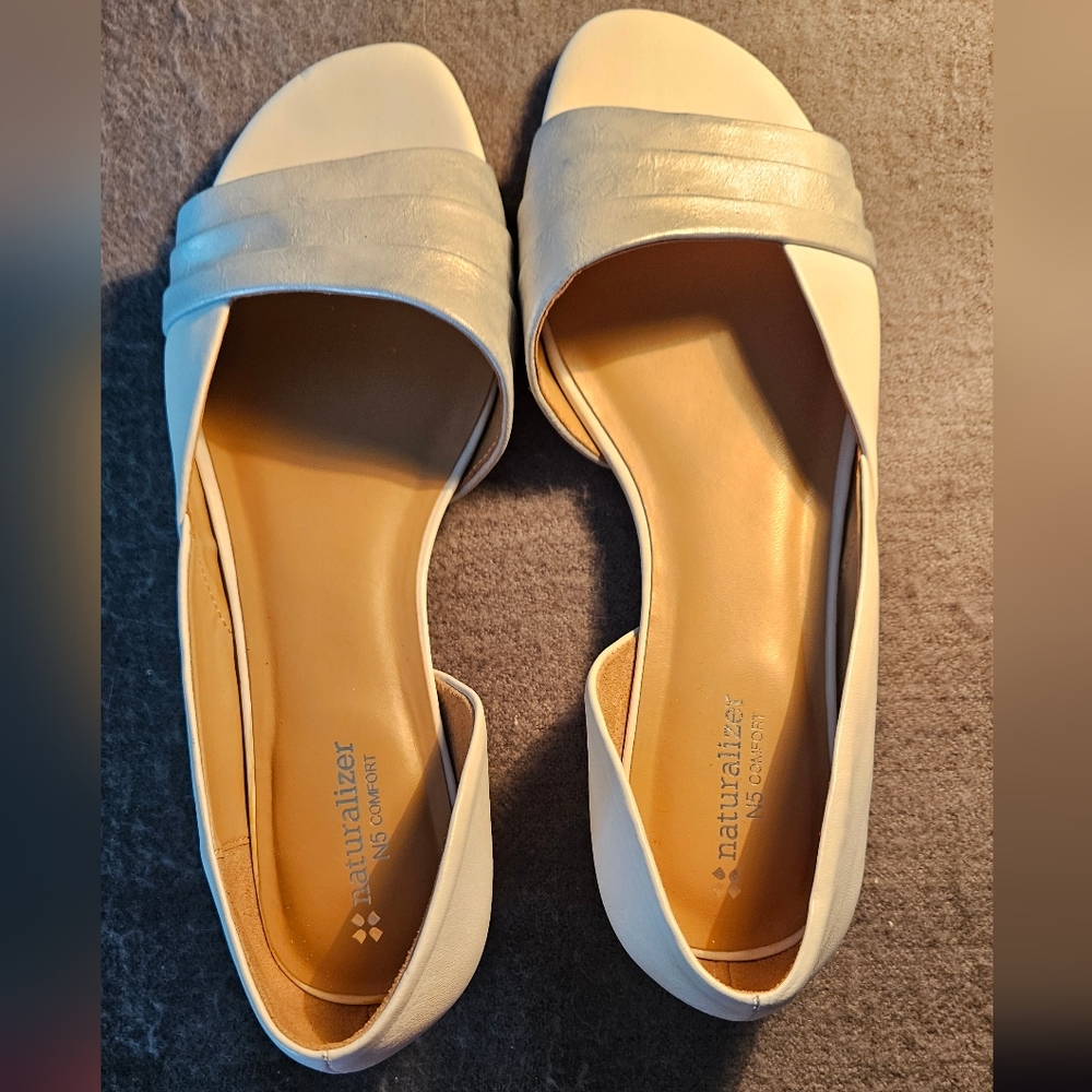 Naturalizer Flats, White, and Silver, Woman's Size 91/2.